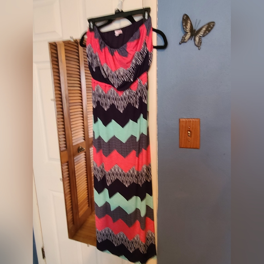 Chevron Patterned Maxi Dress - Picture 2 of 10